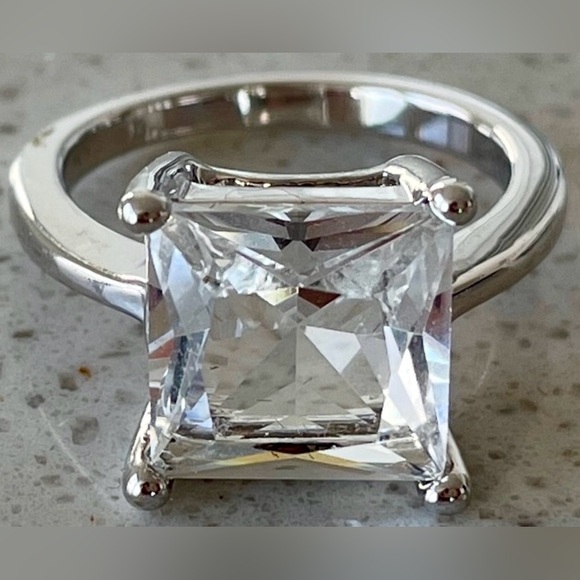 925 Sterling Silver Jewelry - Classic Square- Size 6 Cut Clear Stone Sterling 925 Silver Ring -
Stunning Stone